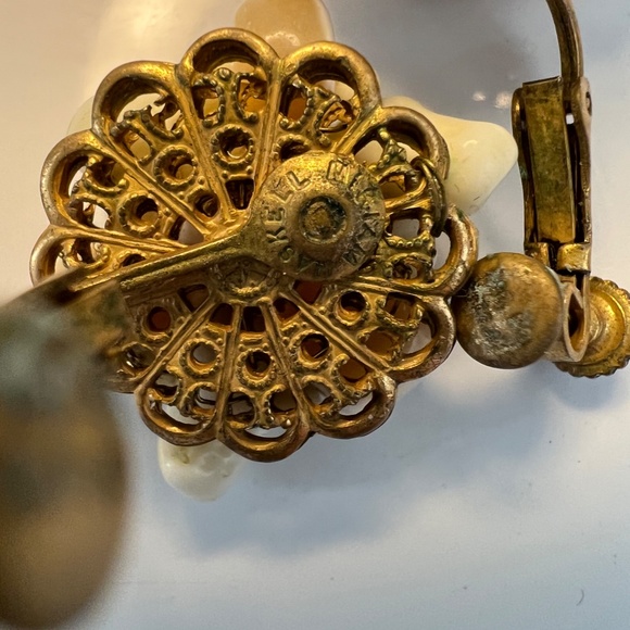 Miriam Haskell Earrings Vintage Signed Faux Coral Shell Beaded Clip/ Screw back - Picture 9 of 14